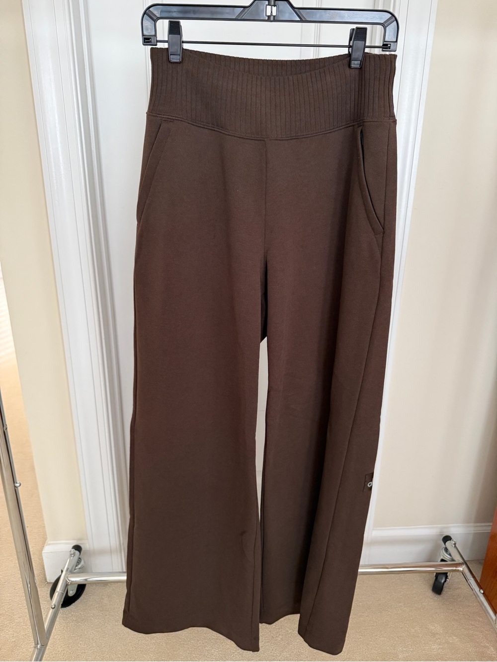 Alo Serenity Wide Leg Rib Waist Sweatpants w drawstring waist and zipper pockets